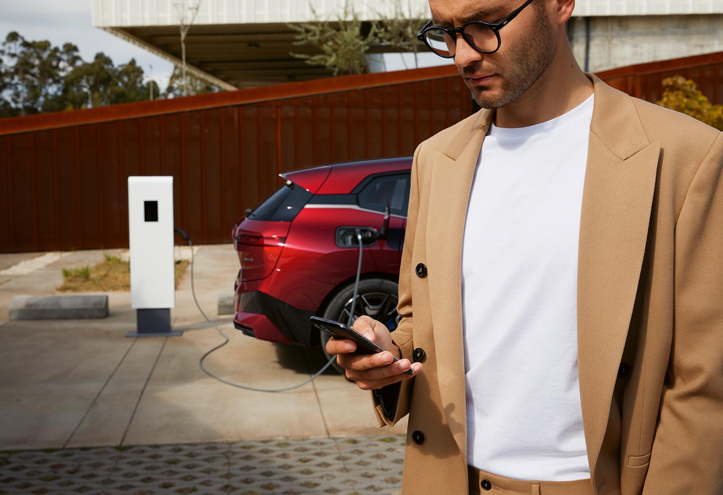 BMW and Daimler partner with bp for Digital Charging Solutions