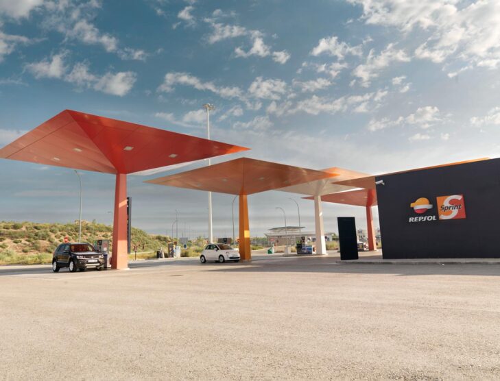 Repsol sells its fuel business in Italy to Tamoil