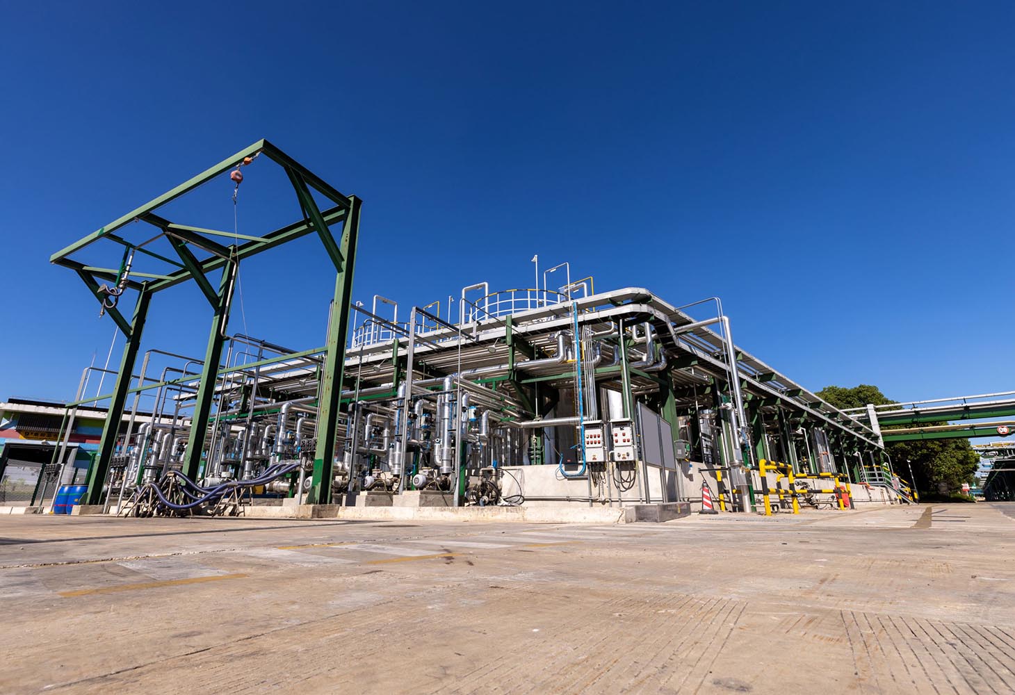 BASF starts up fuel additives plant in Pudong, China