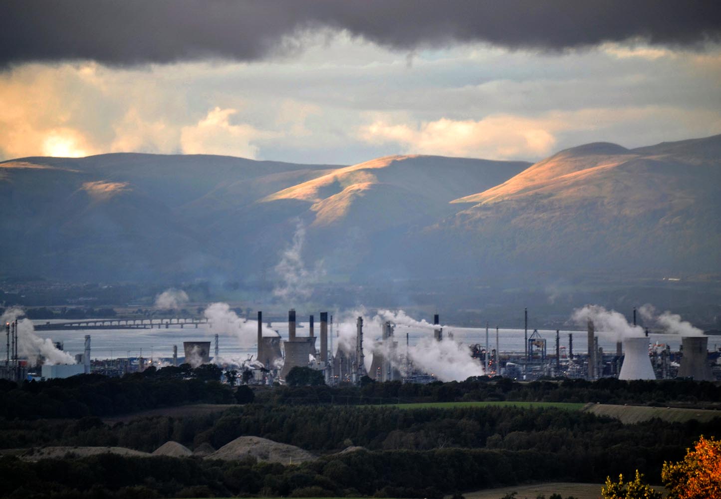 Grangemouth Refinery closure threatens jobs, shifts focus