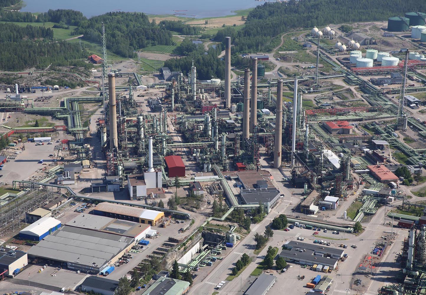 Neste drops plan to invest in renewable hydrogen electrolyser in Porvoo Refinery