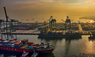 Singapore sets methanol bunkering standard for green shipping